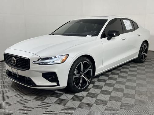 2024 Volvo S60 B5 Ultimate Dark Theme