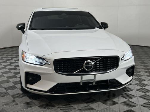 2024 Volvo S60 B5 Ultimate Dark Theme