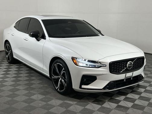 2024 Volvo S60 B5 Ultimate Dark Theme