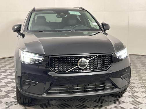 2026 Volvo XC40 B5 Core