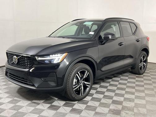2026 Volvo XC40 B5 Core