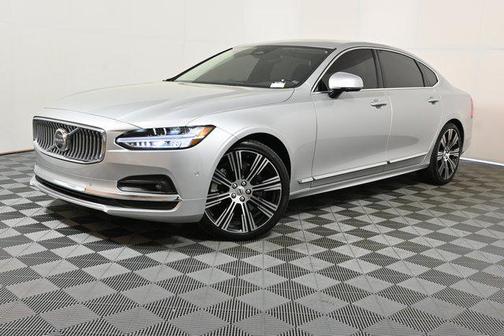 Bright Silver Metallic 2022 Volvo S90 B6 Inscription