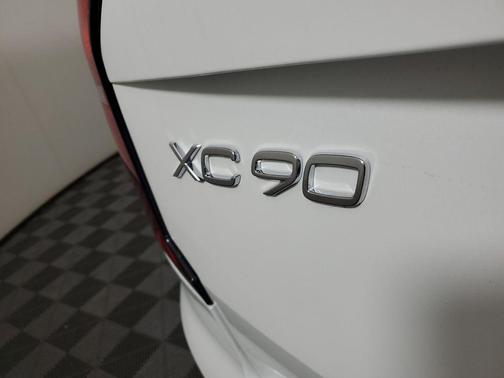 Crystal White Pearl 2026 Volvo XC90 Ultra Dark Theme, B6 AWD Gas (mild hybrid), Gasoline, 7 Seats