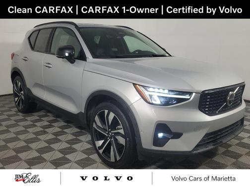 2025 Volvo XC40 B5 Plus Dark Theme