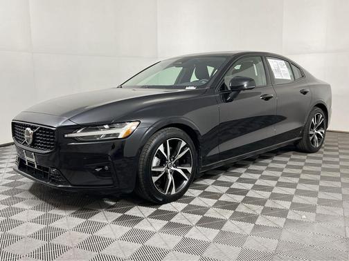 2025 Volvo S60 B5 Plus