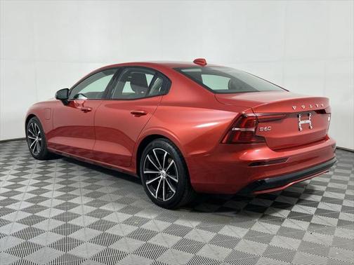 2024 Volvo S60 Recharge Plug-In Hybrid T8 Core Dark Theme
