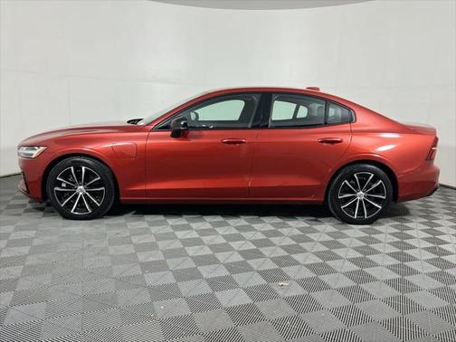 2024 Volvo S60 Recharge Plug-In Hybrid T8 Core Dark Theme