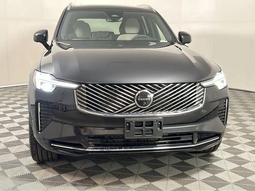 2025 Volvo XC90 B5 Plus 7-Seater