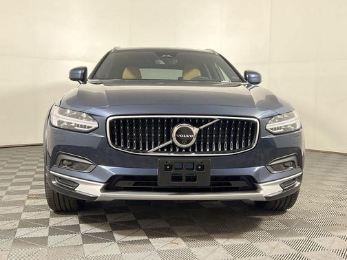 2024 Volvo V90 Cross Country B6 Ultimate