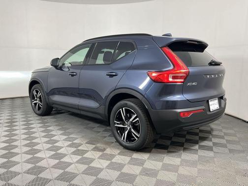 2026 Volvo XC40 B5 Core