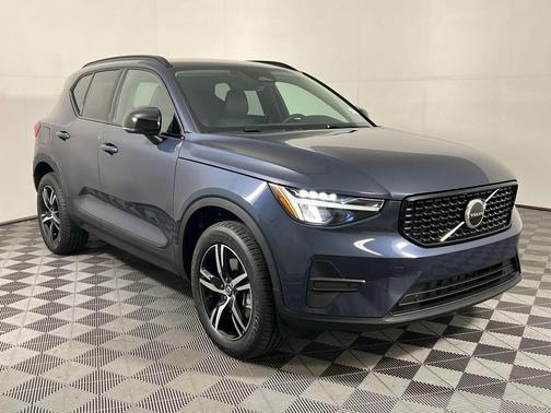 2026 Volvo XC40 B5 Core