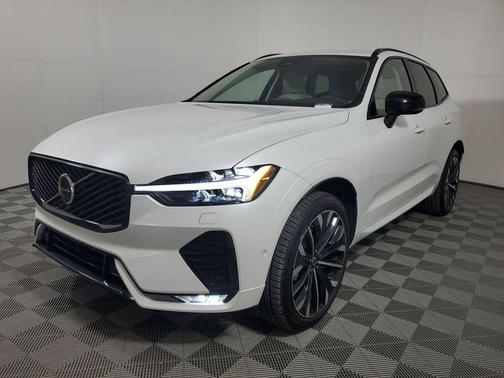 Crystal White Metallic 2026 Volvo XC60 B5 Ultra