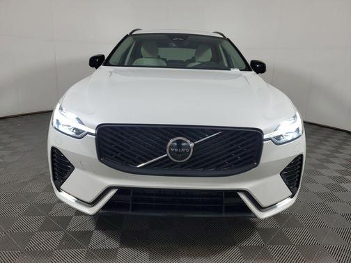 Crystal White Metallic 2026 Volvo XC60 B5 Ultra
