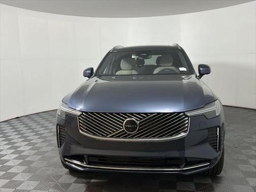 2025 Volvo XC90 Plug-In Hybrid T8 Plus 7-Seater