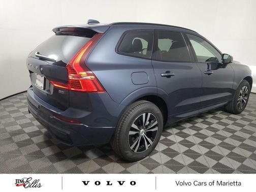 2025 Volvo XC60 B5 Core