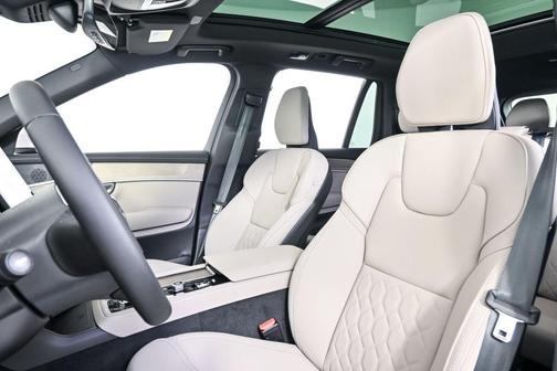 Crystal White Pearl 2026 Volvo XC90 Core, B5 AWD Gas (mild hybrid), Gasoline, Bright, 7 Seats