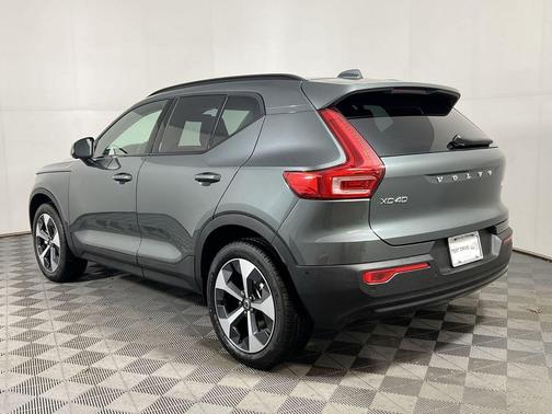 2026 Volvo XC40 B4 Plus