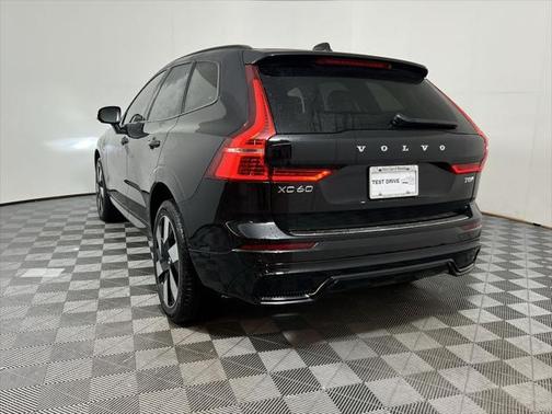 2025 Volvo XC60 Plug-In Hybrid T8 Plus
