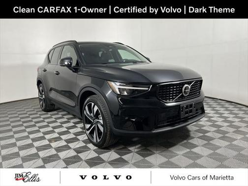 2025 Volvo XC40 B5 Plus Dark Theme