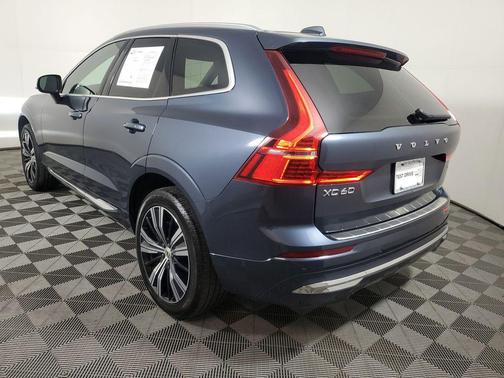 2023 Volvo XC60 B5 Ultimate Bright Theme