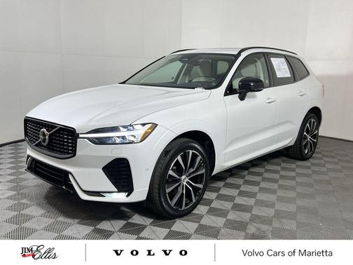 2023 Volvo XC60 Plus Dark Theme
