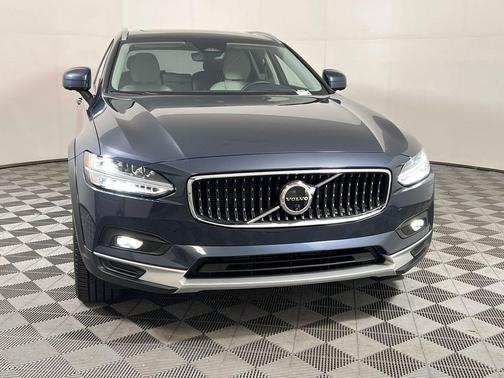 2025 Volvo V90 Cross Country B6 Ultra