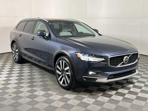 2025 Volvo V90 Cross Country B6 Ultra