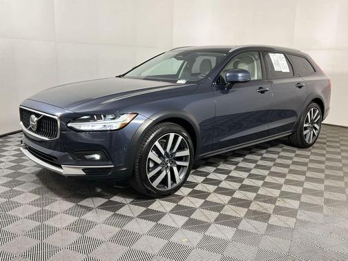 2025 Volvo V90 Cross Country B6 Ultra