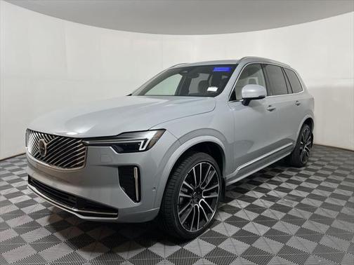 2025 Volvo XC90 B5 Core