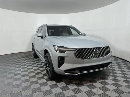 2025 Volvo XC90 B5 Core