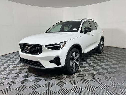 2026 Volvo XC40 B5 Plus