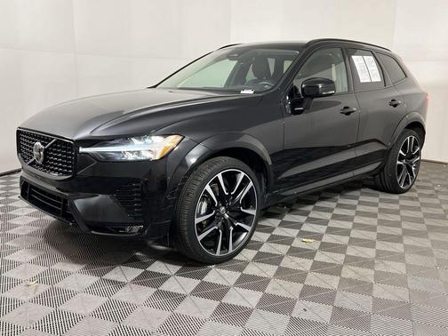 2023 Volvo XC60 B5 Ultimate Dark Theme
