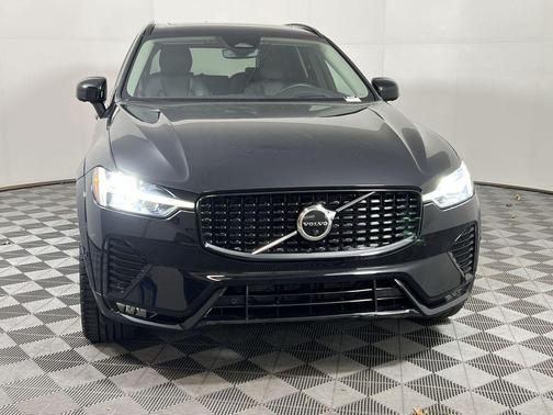 2023 Volvo XC60 B5 Ultimate Dark Theme