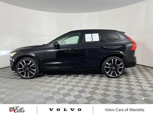 2023 Volvo XC60 B5 Ultimate Dark Theme