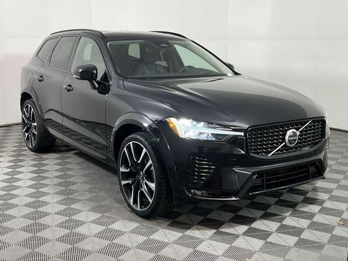 2023 Volvo XC60 B5 Ultimate Dark Theme