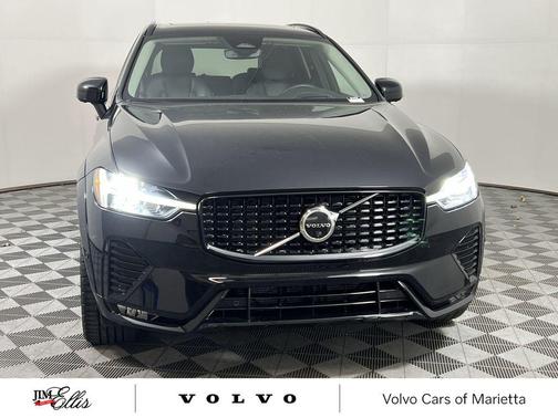 2023 Volvo XC60 B5 Ultimate Dark Theme