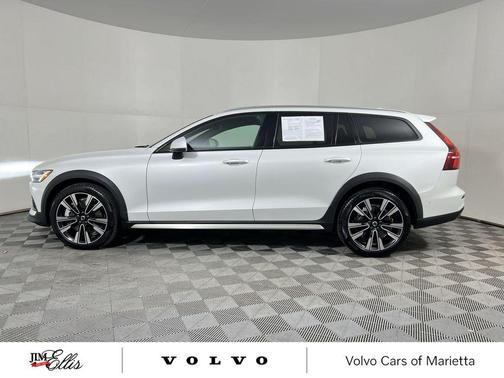 2024 Volvo V60 Cross Country B5 Ultimate