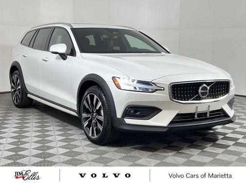 2024 Volvo V60 Cross Country B5 Ultimate