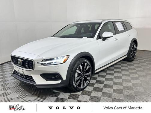 2024 Volvo V60 Cross Country B5 Ultimate