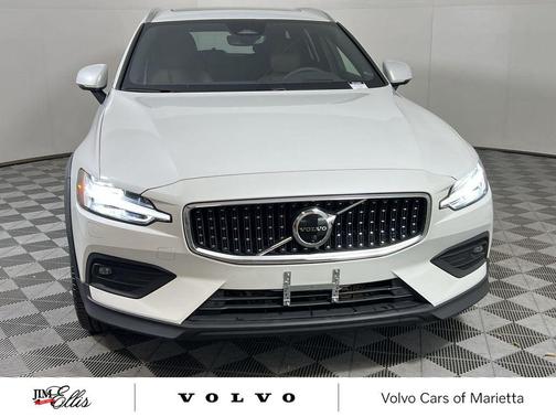 2024 Volvo V60 Cross Country B5 Ultimate