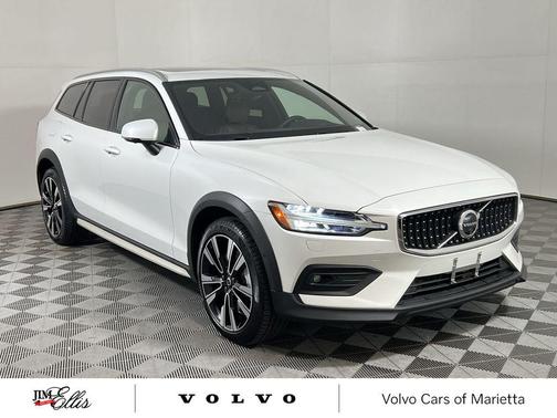 2024 Volvo V60 Cross Country B5 Ultimate