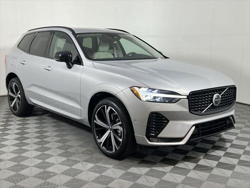 2023 Volvo XC60 B5 Ultimate Dark Theme