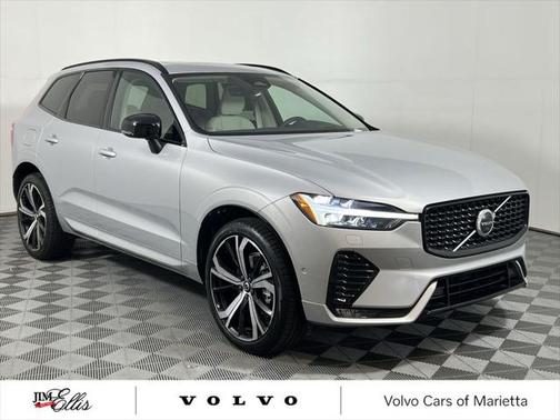 2023 Volvo XC60 B5 Ultimate Dark Theme