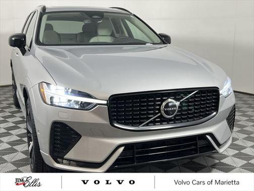 2023 Volvo XC60 B5 Ultimate Dark Theme