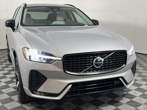 2023 Volvo XC60 B5 Ultimate Dark Theme