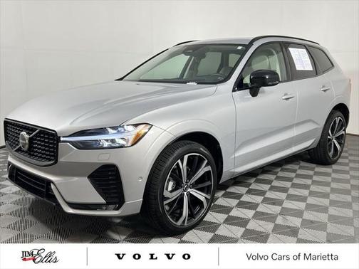 2023 Volvo XC60 B5 Ultimate Dark Theme