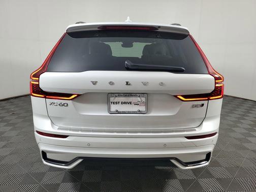 2026 Volvo XC60 B5 Ultra