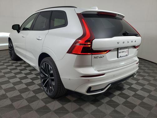 2026 Volvo XC60 B5 Ultra