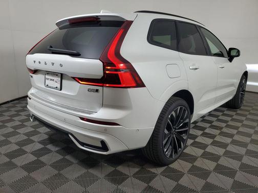 2026 Volvo XC60 B5 Ultra