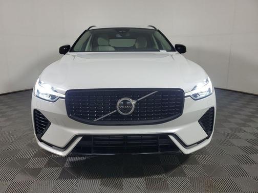 Crystal White Metallic 2024 Volvo XC60 Recharge Plug-In Hybrid T8 Plus Dark Theme